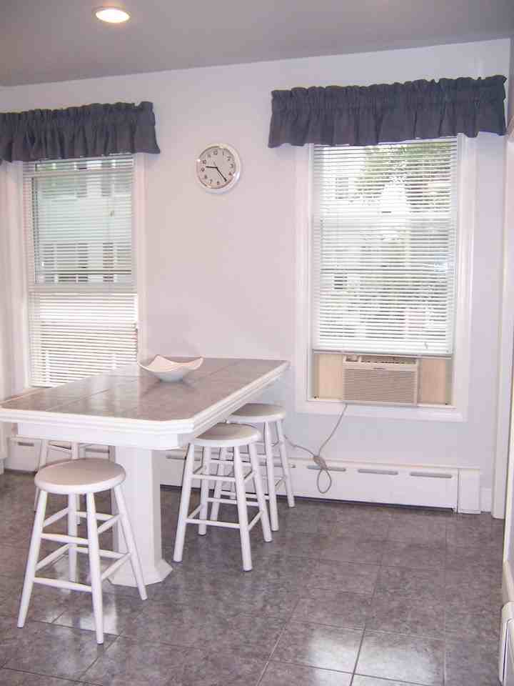 190 Maverick St #2 - Photo 7 of 15