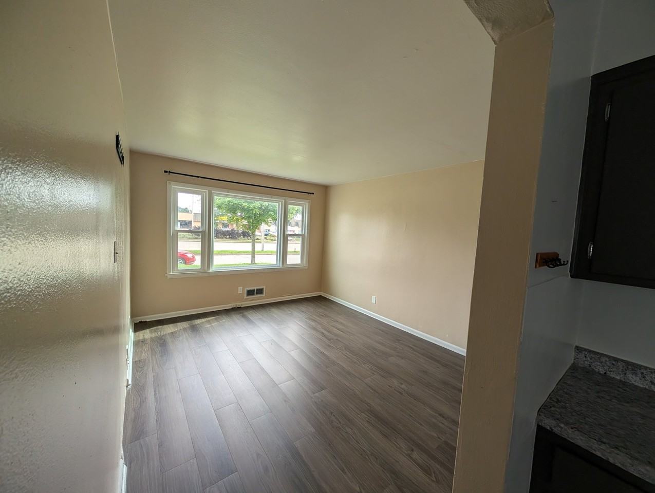 6900 W Oklahoma Ave - Photo 5 of 7