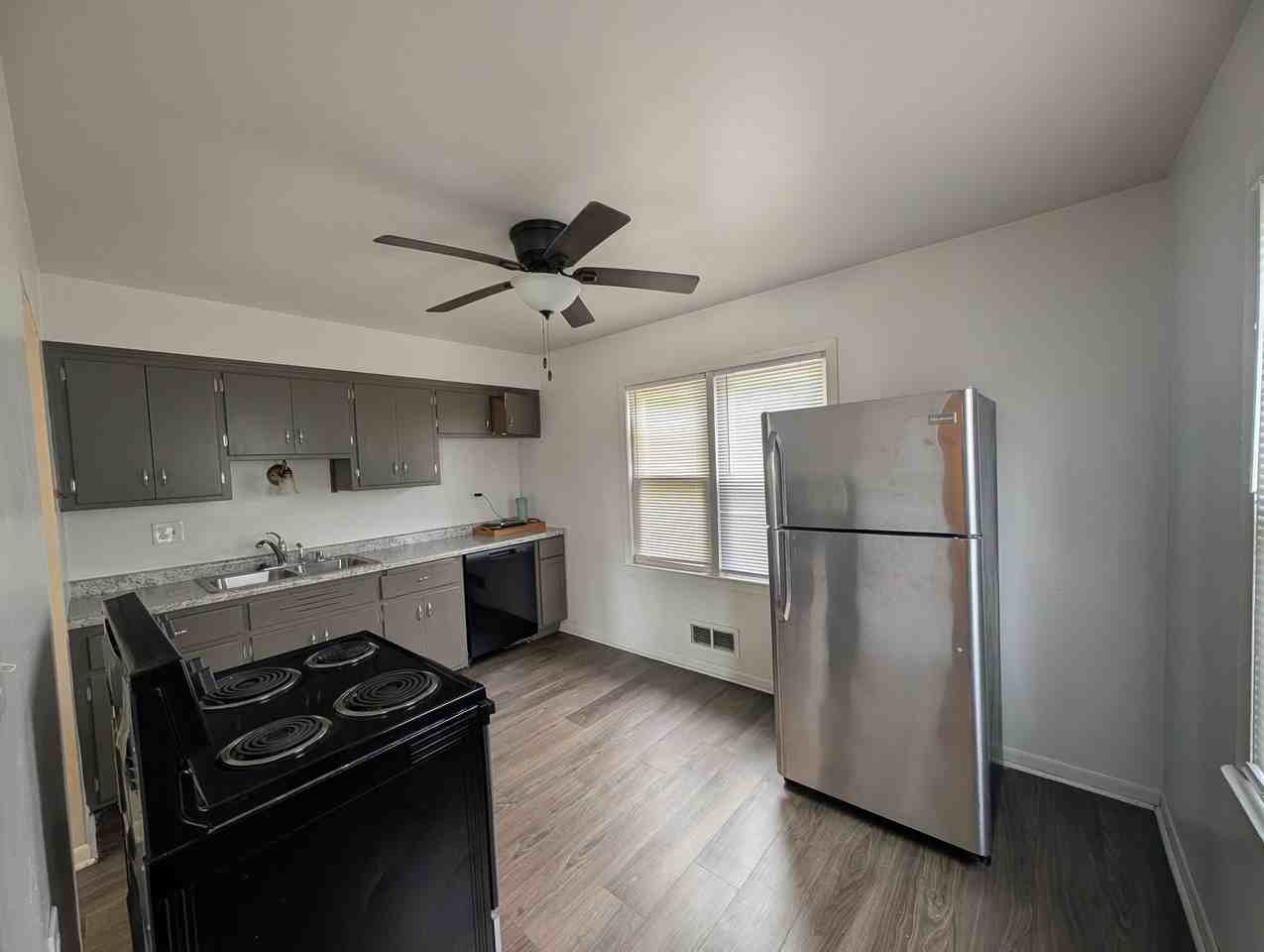 6900 W Oklahoma Ave - Photo 6 of 7