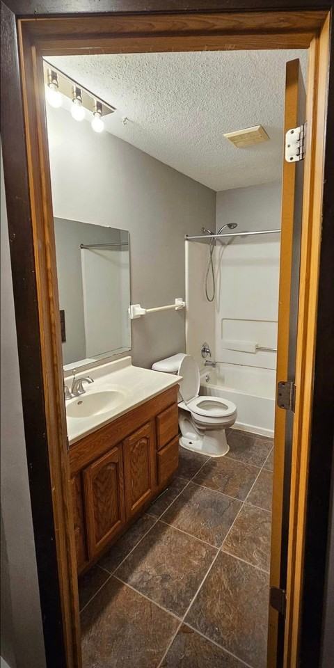 7900 Lee Ave N - Photo 5 of 16