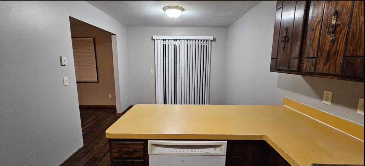7900 Lee Ave N - Photo 7 of 16