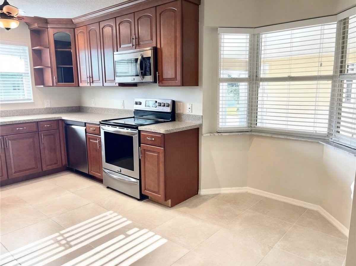 600 E Lake Jasmine Cir #203 - Photo 6 of 15