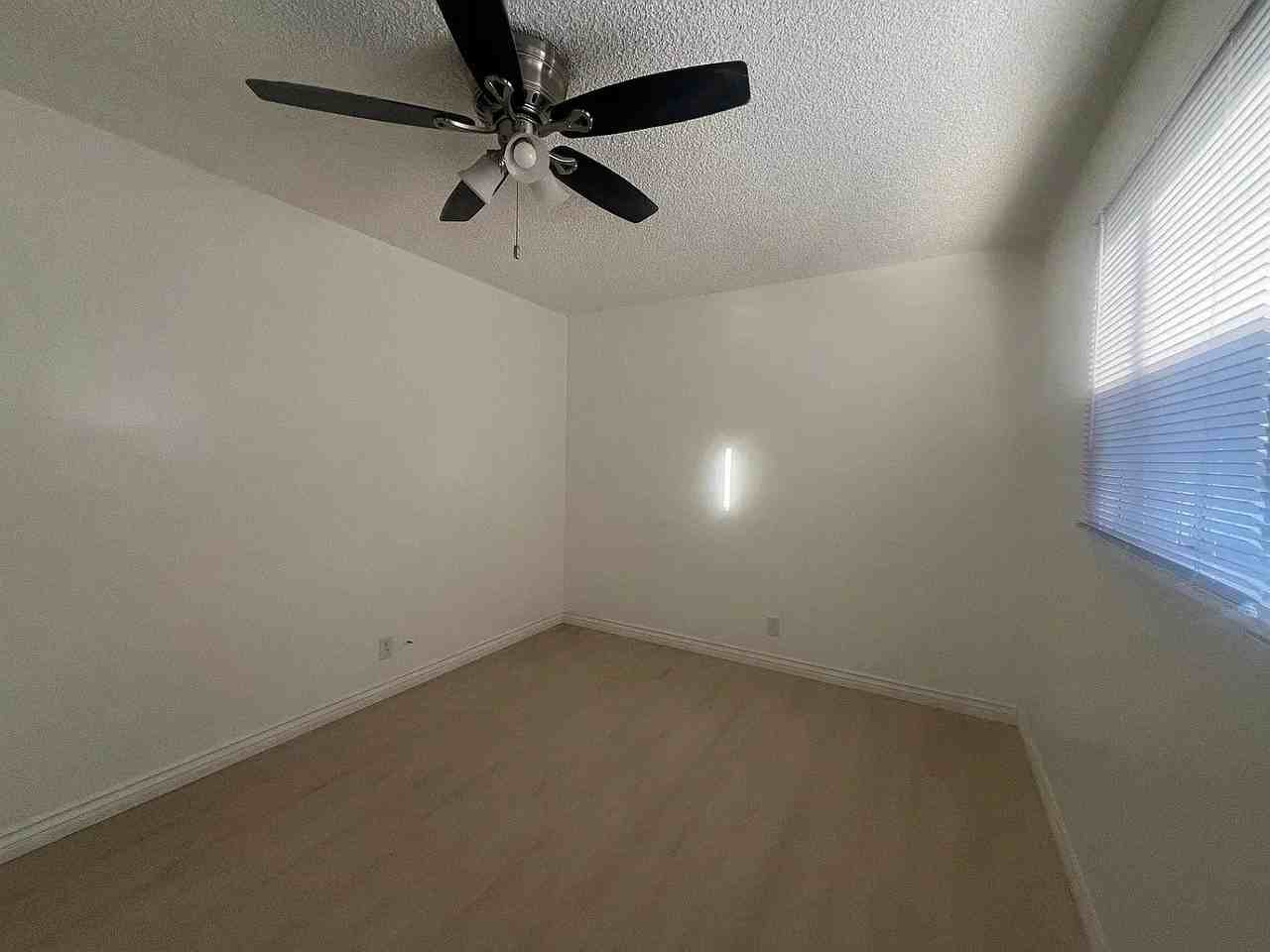 915 Edith Ave #B - Photo 3 of 6