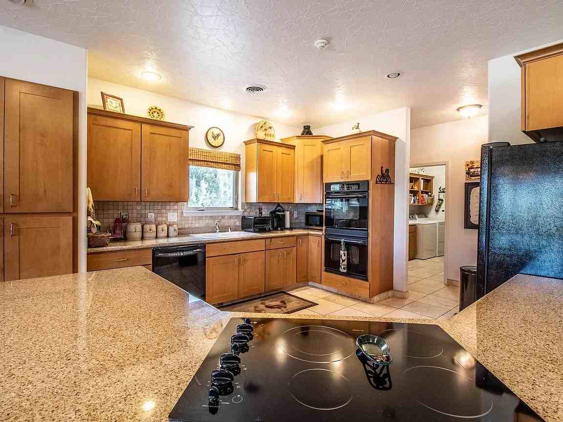 4450 Elk Ridge Ct - Photo 3 of 9