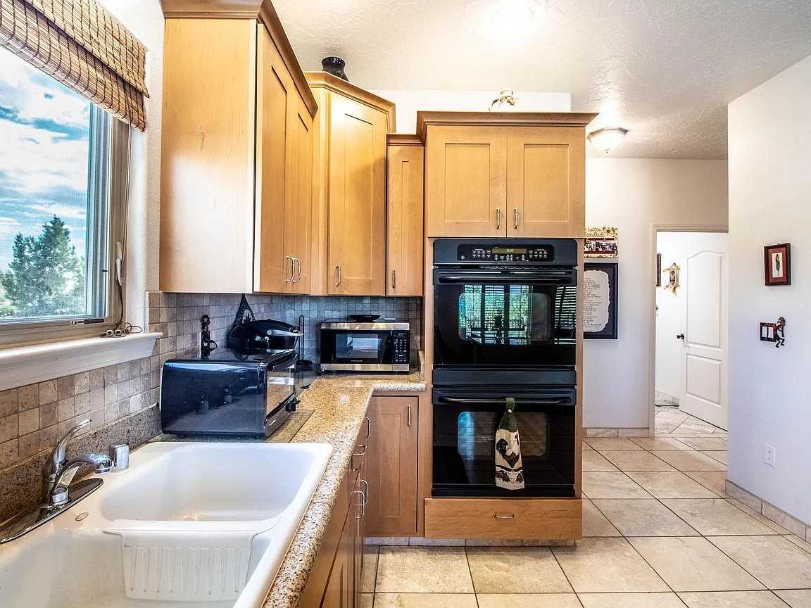 4450 Elk Ridge Ct - Photo 5 of 9