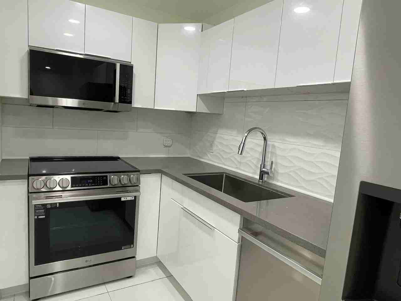 420 N Villa Ct #102