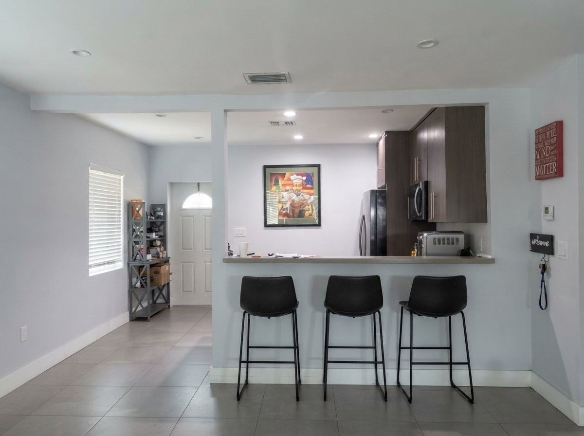 5411 Sw 7th St - Photo 4 of 10