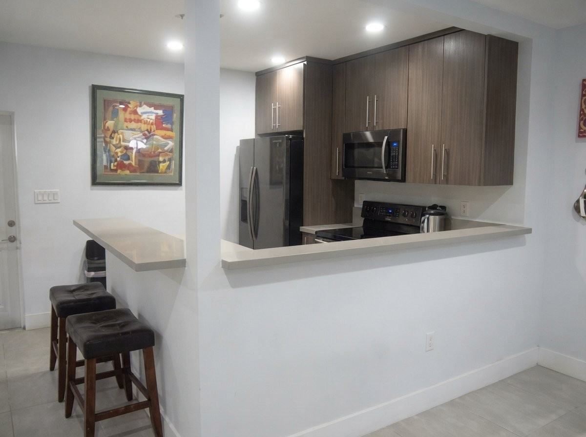 5411 Sw 7th St - Photo 5 of 10