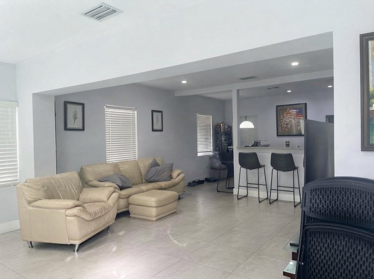 5411 Sw 7th St - Photo 6 of 10