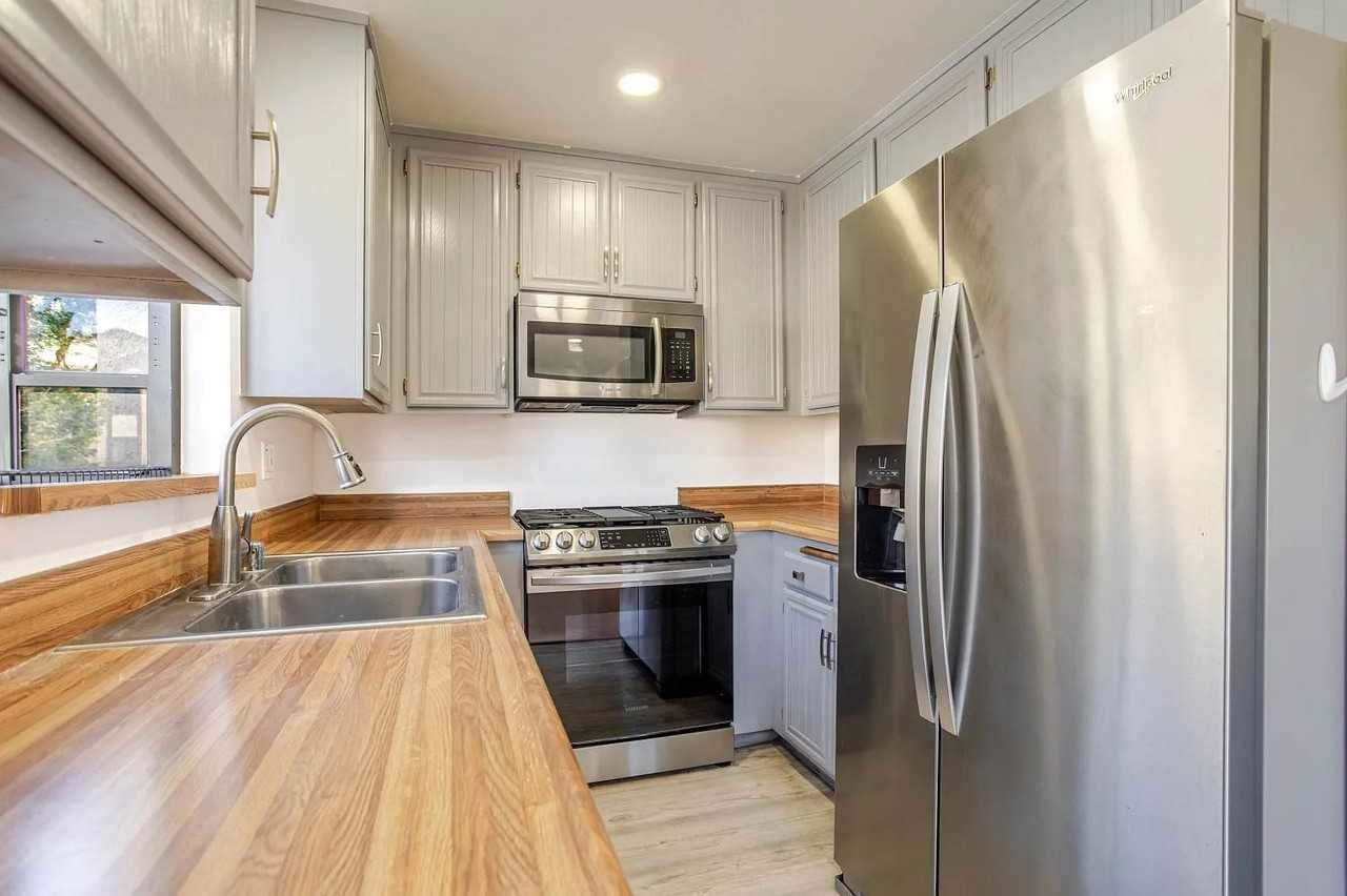 18015 Sundowner Way - Photo 4 of 16