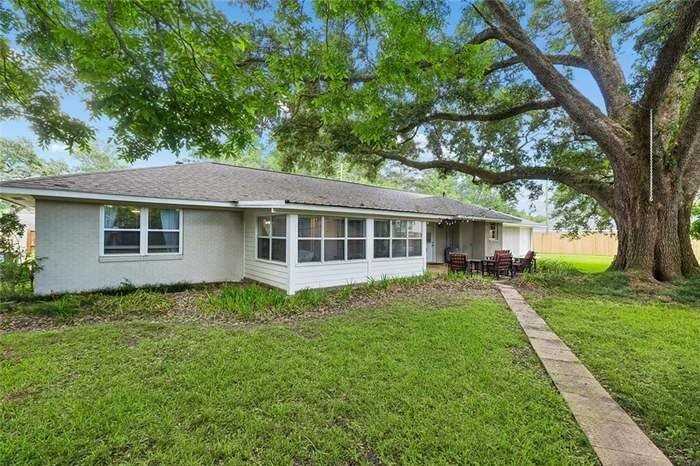 198 Alello Dr - Photo 3 of 15