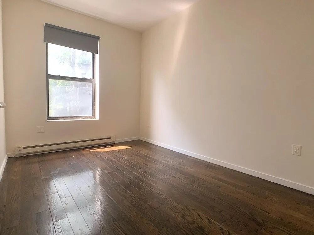 950 Nostrand Ave - Photo 5 of 9
