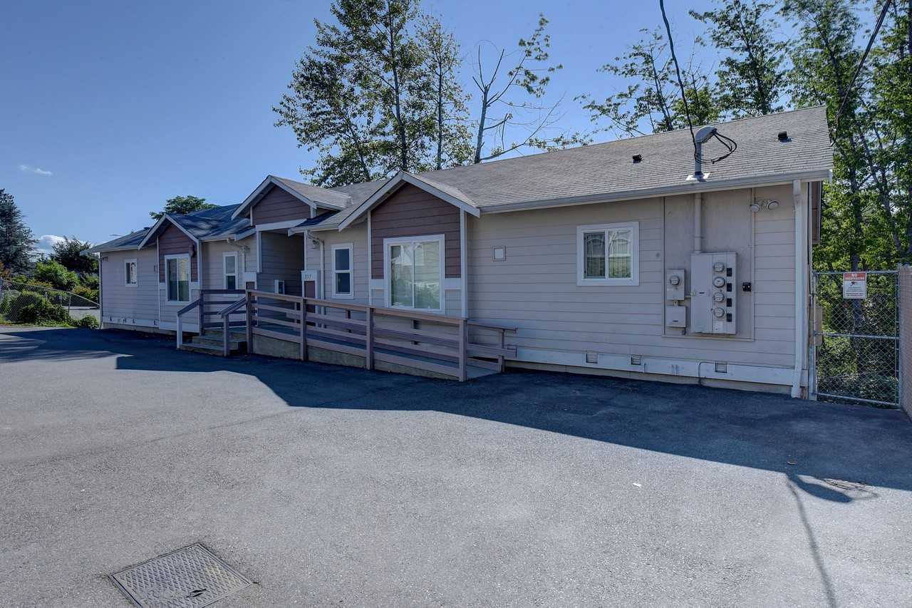 1117 7th St #C - Photo 3 of 20