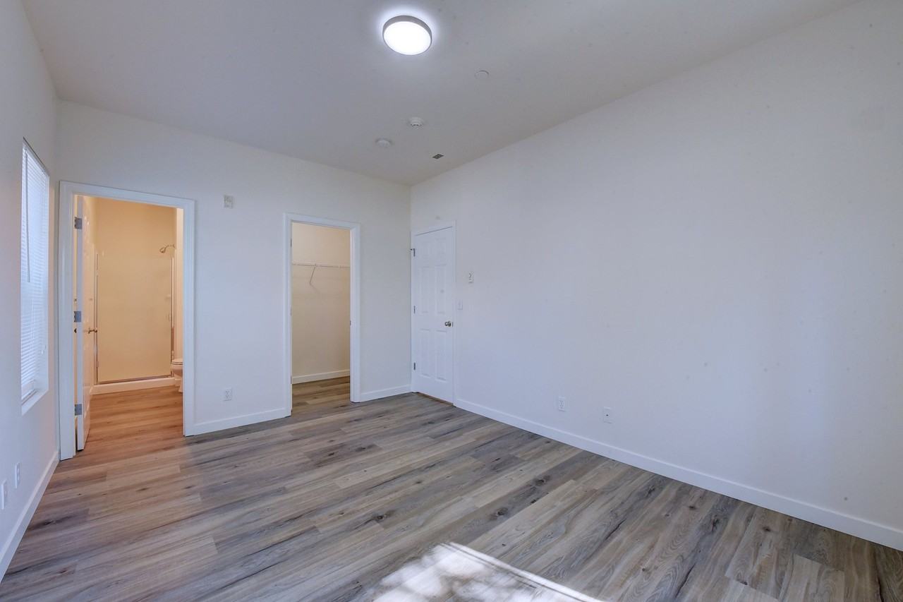 1117 7th St #C - Photo 7 of 20