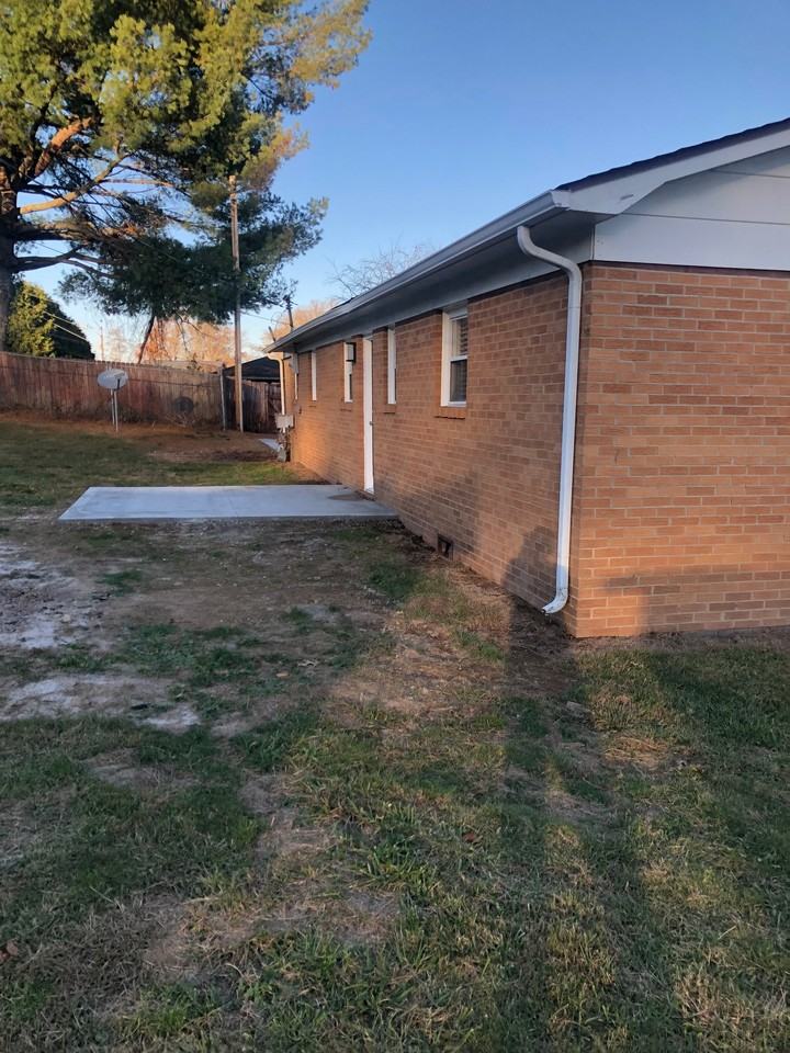 1908 N Hill Dr - Photo 3 of 18