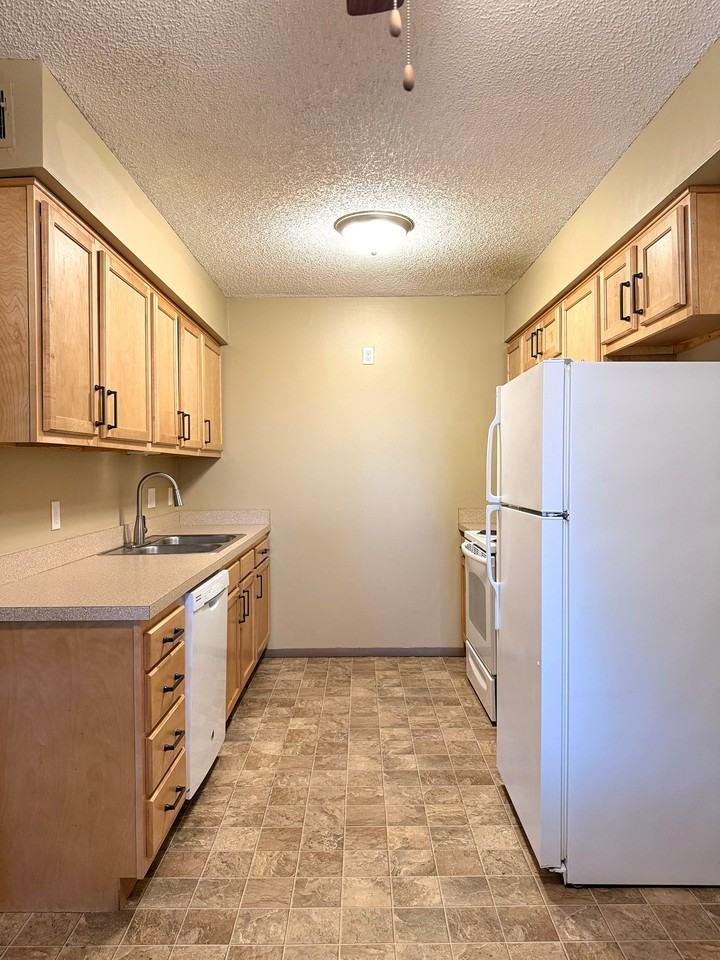 1832 Knox St #36 - Photo 3 of 10