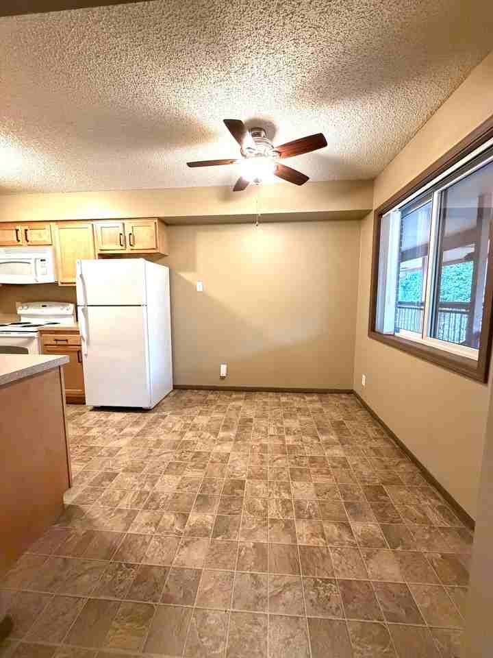 1832 Knox St #36 - Photo 4 of 10