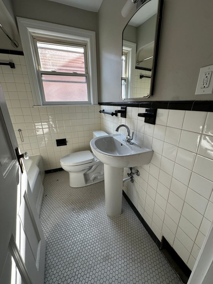 2121 Maryland Ave #1 - Photo 7 of 11
