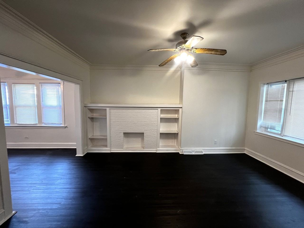 7726 S Champlain Ave - Photo 3 of 13