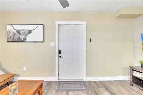 509 W 11th St #1 - Photo 2 of 8