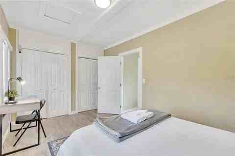 509 W 11th St #1 - Photo 5 of 8