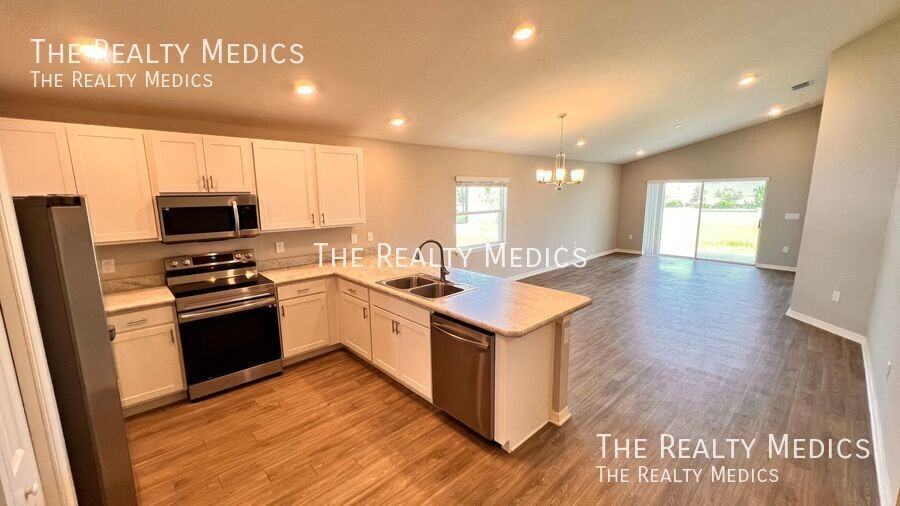 1097 Silas St - Photo 7 of 44