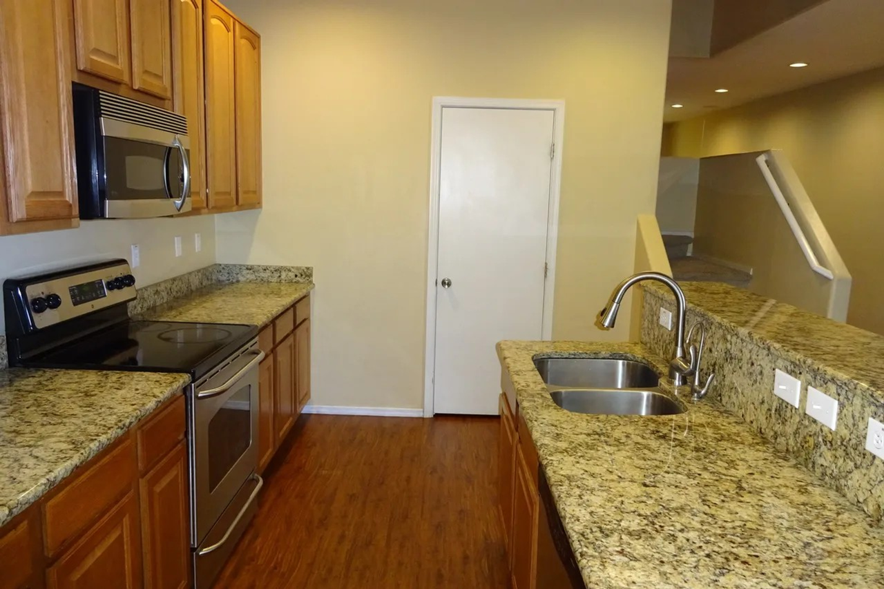 2475 S Sailors Ct - Photo 7 of 17