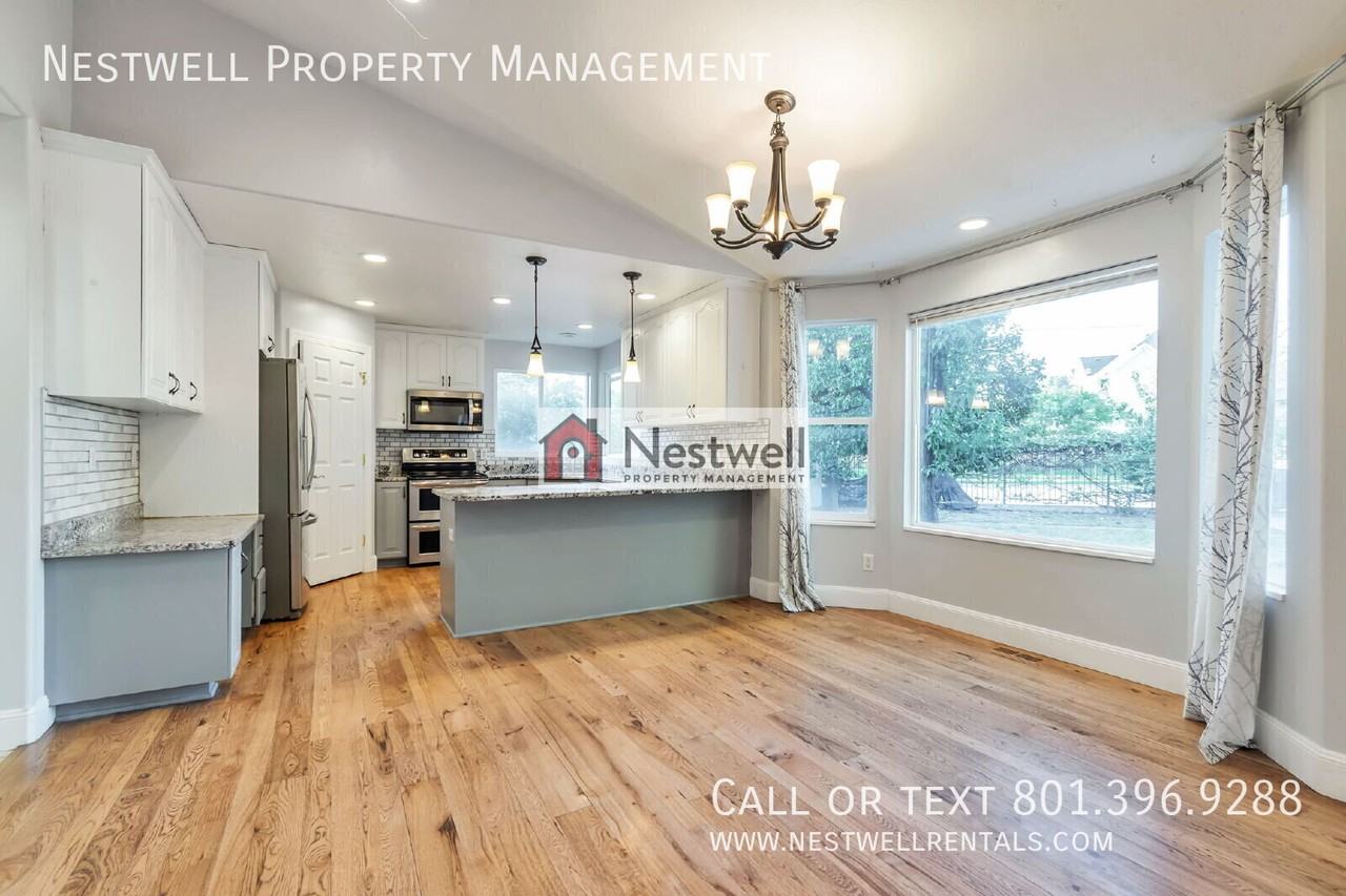 4623 W Barnsley Ln - Photo 2 of 44