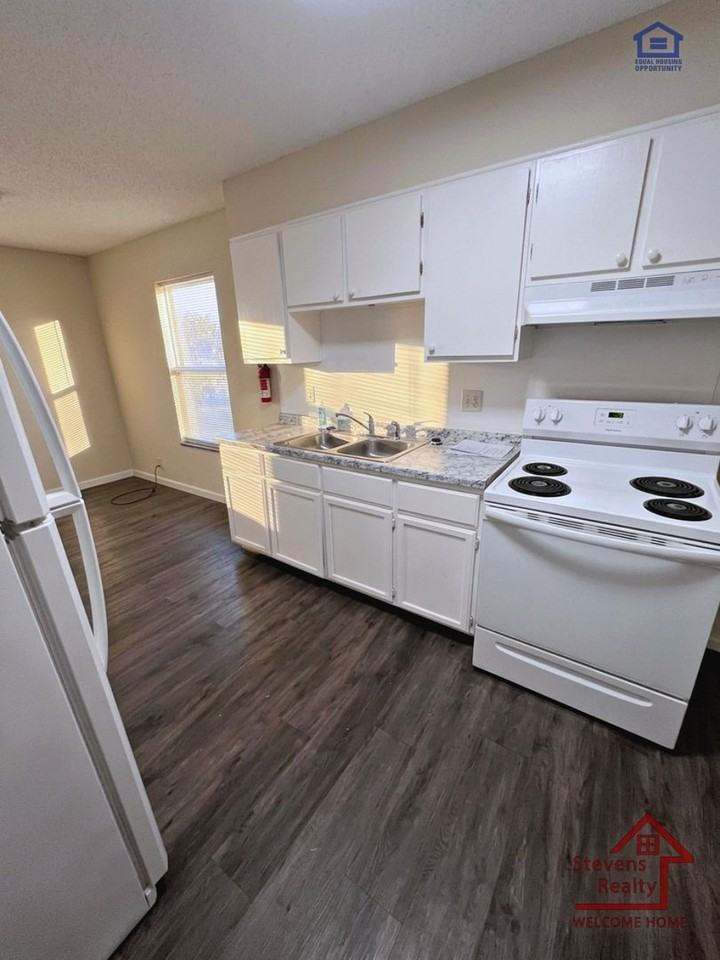 1617 Jefferson St - Photo 2 of 21