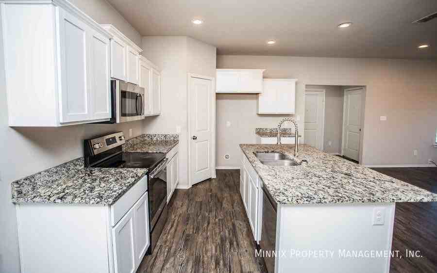 1713 102nd St #A - Photo 5 of 32