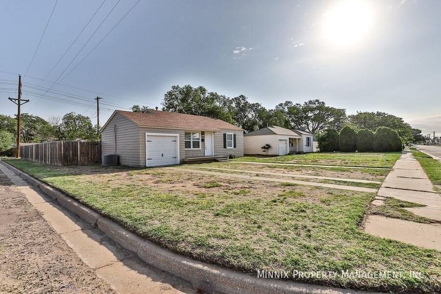4616 33rd St - Photo 2 of 24