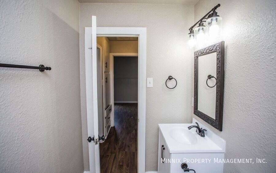 4616 33rd St - Photo 7 of 24