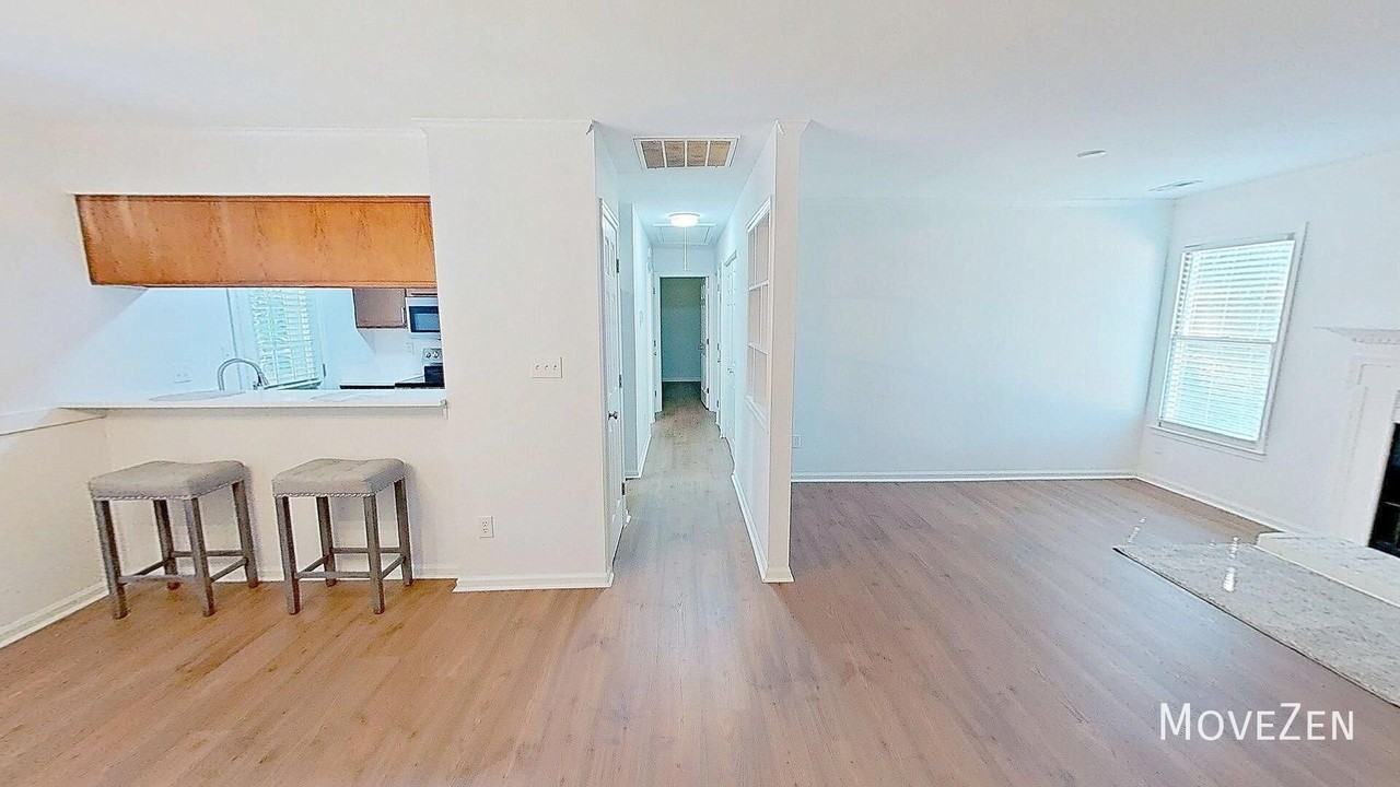 720 Grove Ave #C - Photo 6 of 46