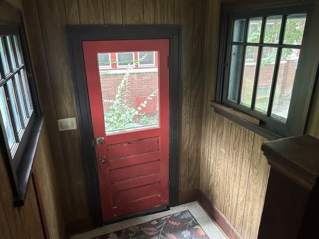 702 1/2 West Nevada Street - Photo 3 of 29