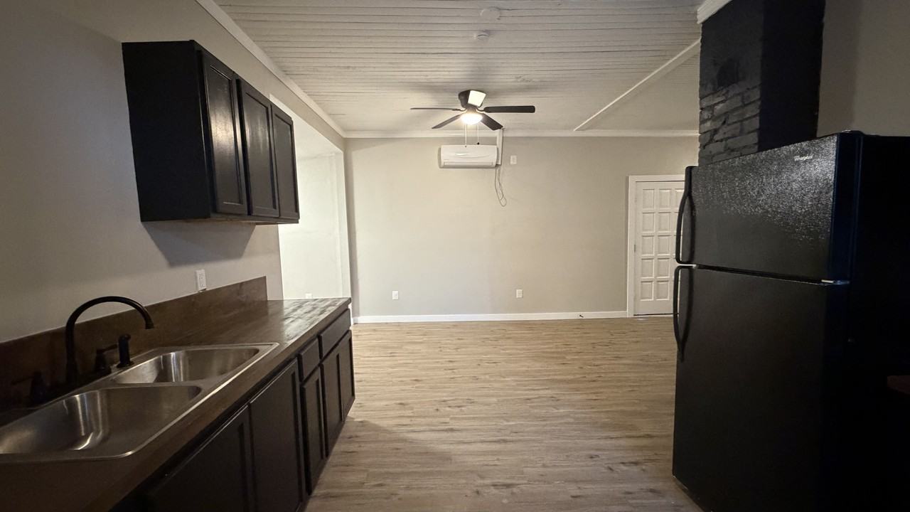 1401 Monterey Street - Photo 2 of 15