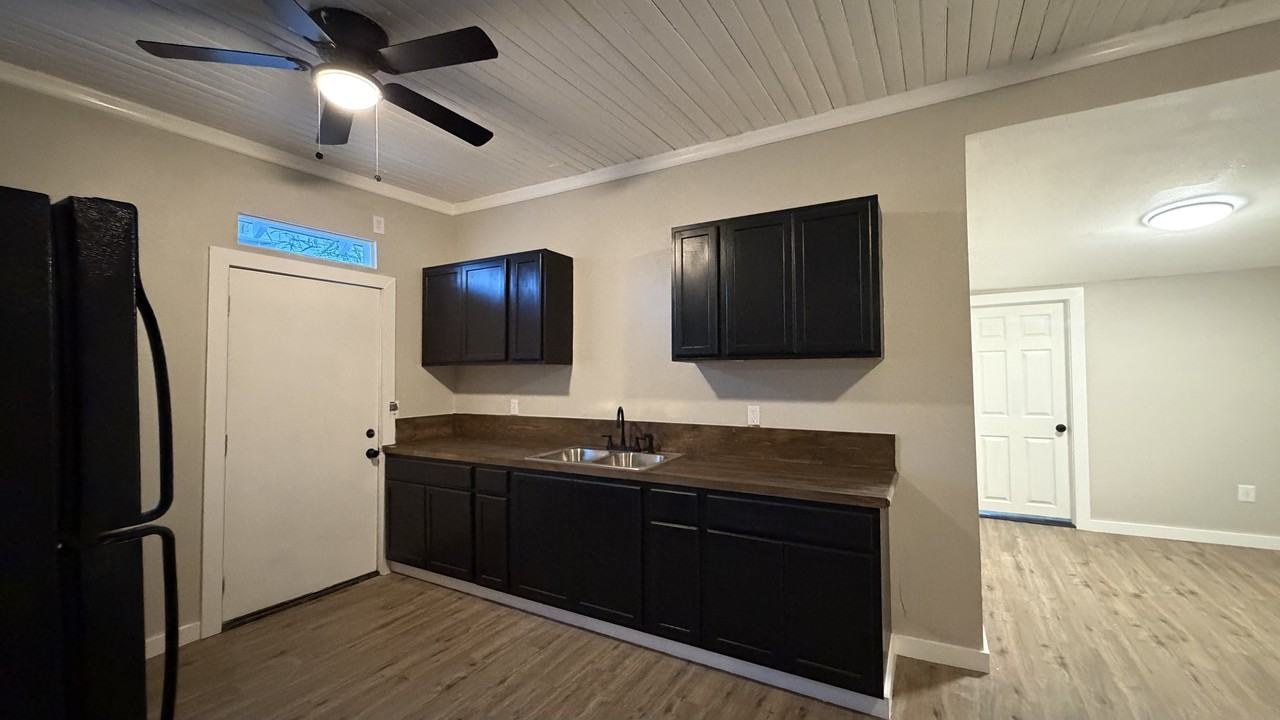 1401 Monterey Street - Photo 3 of 15