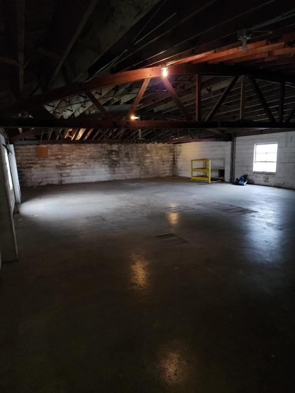 110 W Market St - Photo 4 of 11
