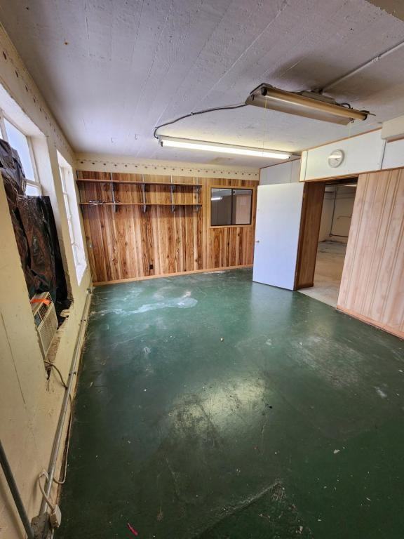 110 W Market St - Photo 5 of 11