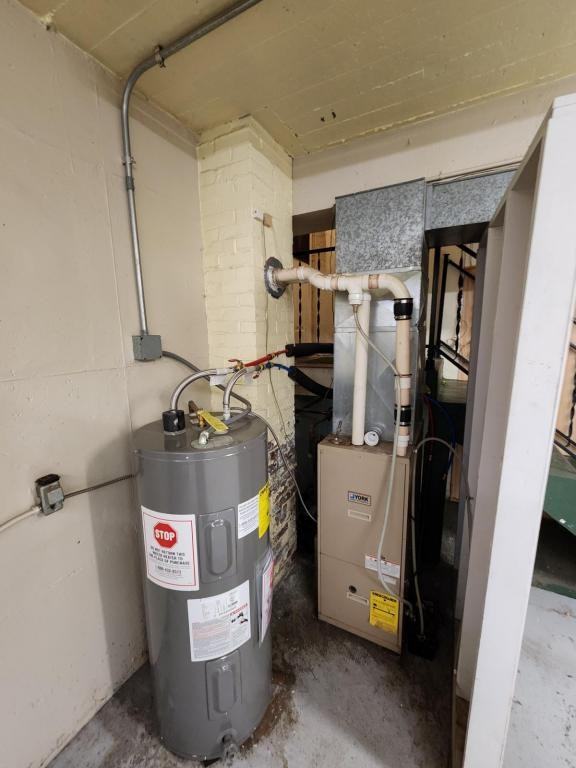 110 W Market St - Photo 6 of 11