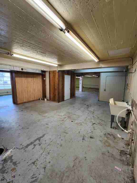 110 W Market St - Photo 7 of 11