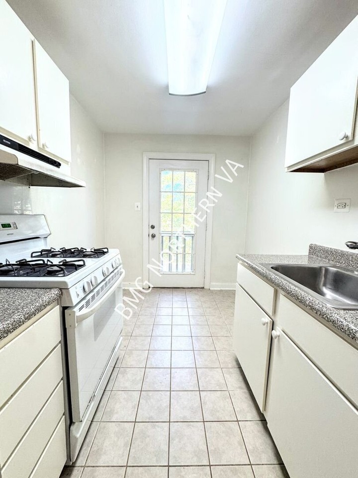108 N George Mason Dr #108-2 - Photo 4 of 26