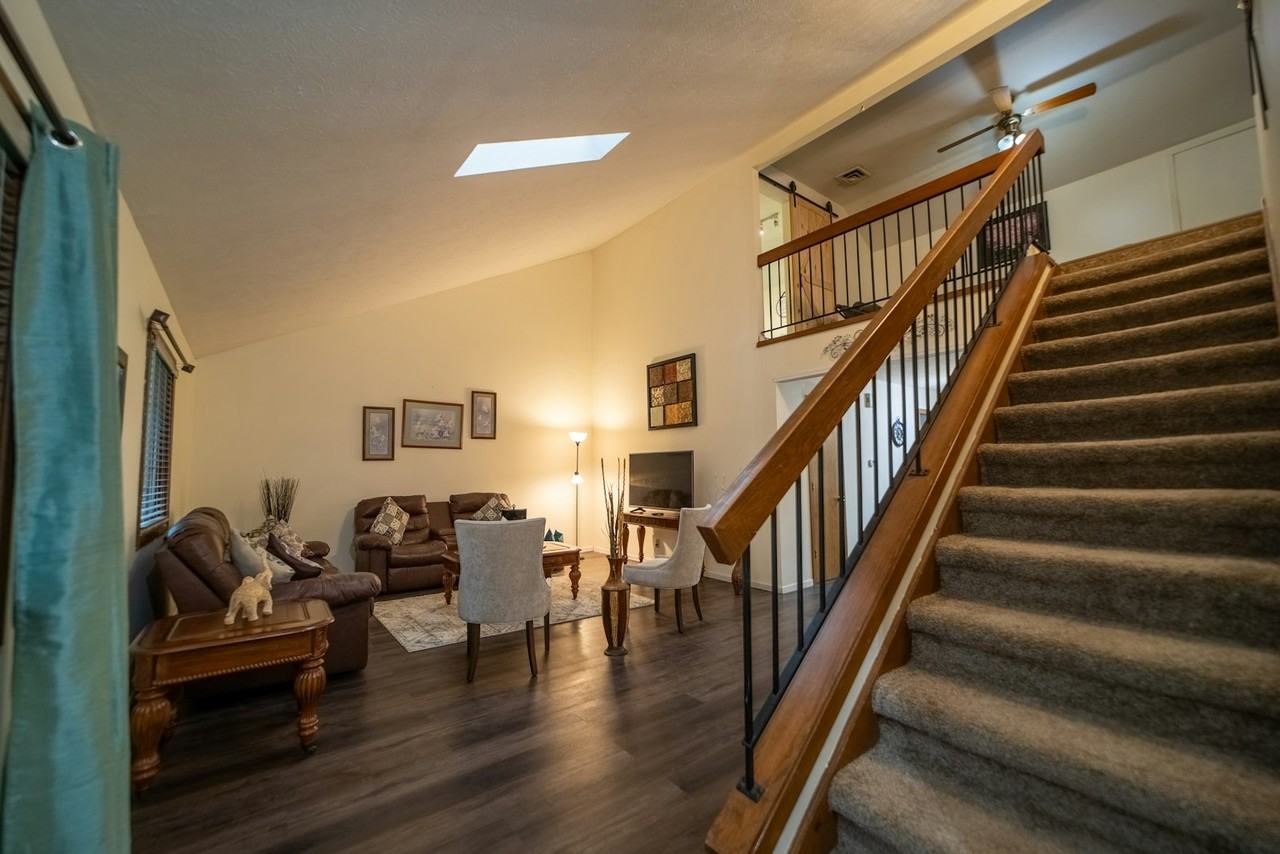 3027 West Capital Avenue - Photo 2 of 47