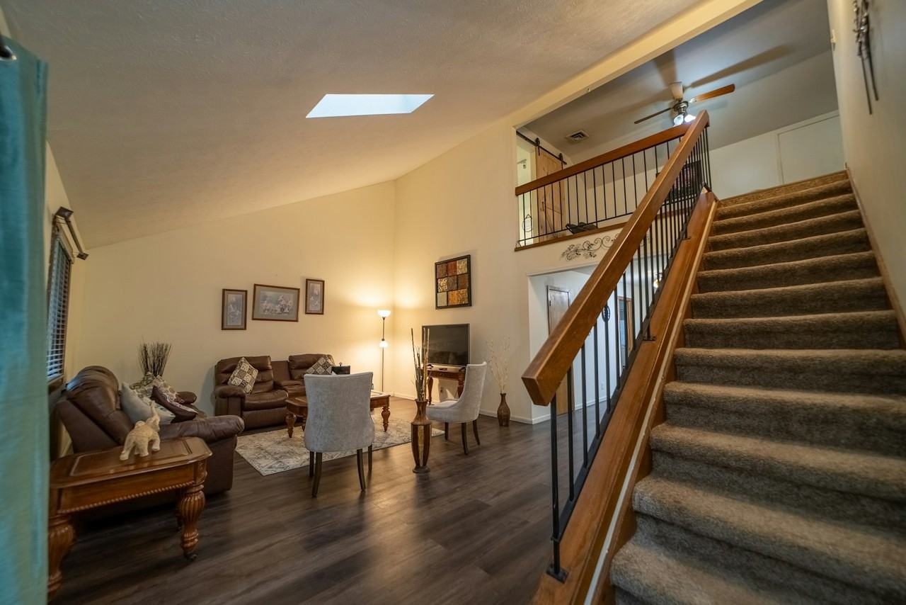 3027 West Capital Avenue - Photo 3 of 47