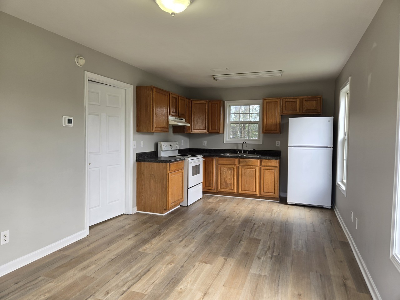 Villa Court - Photo 2 of 7