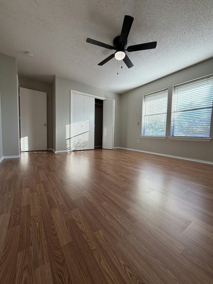 818 Betty Court, Unit B - Photo 3 of 15