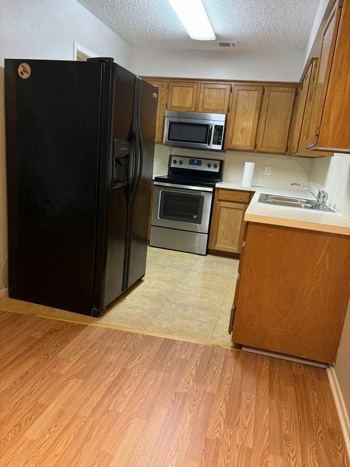 818 Betty Court, Unit B - Photo 6 of 15