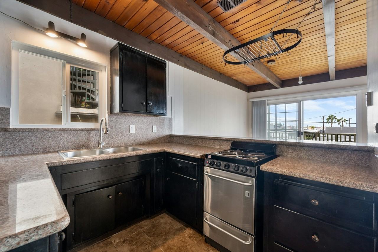 232 33rd Street - Photo 6 of 21