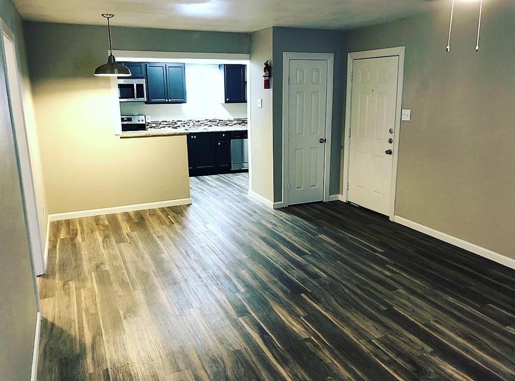 3700 Pine Manor  Ln - Photo 2 of 12