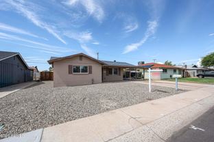 7014 N 77th Ave - Photo 1 of 1