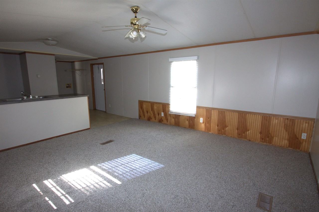 1036 N Main St - Photo 2 of 8